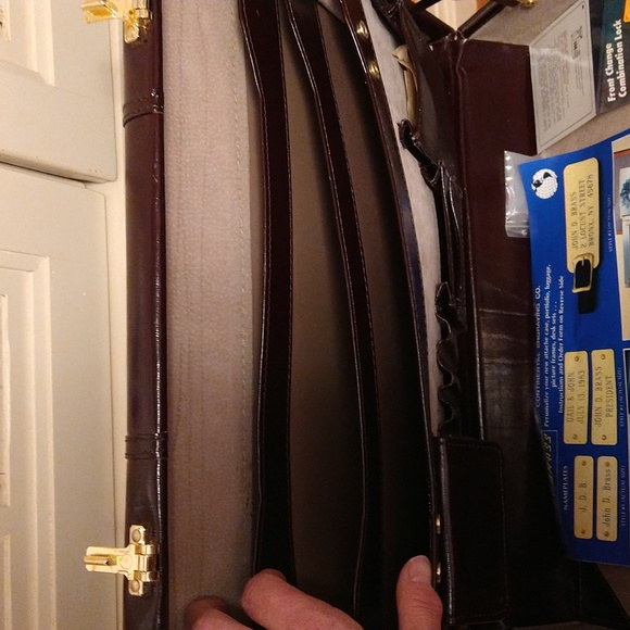 NIB Heritage burgundy leather attached case - Picture 7 of 11